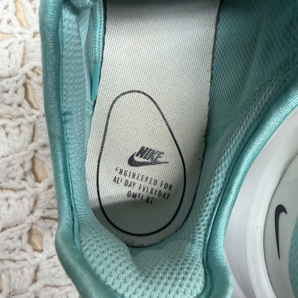 Nike Air Max Axis Running Shoes women Size 7.5 Light Aqua/black Sneaker
